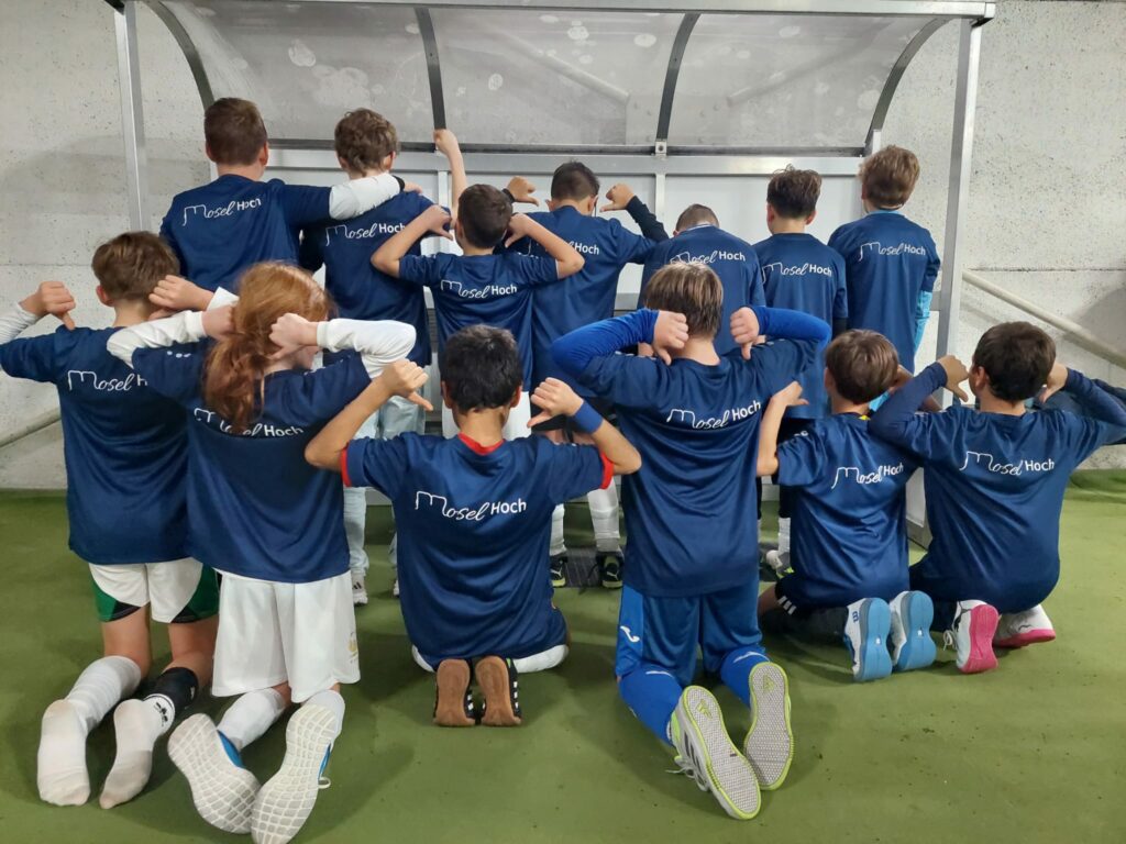 TSV Meerbusch E3-Jugend (Jahrgang 2014) mit Ihren neuen MoselHoch-Trikots